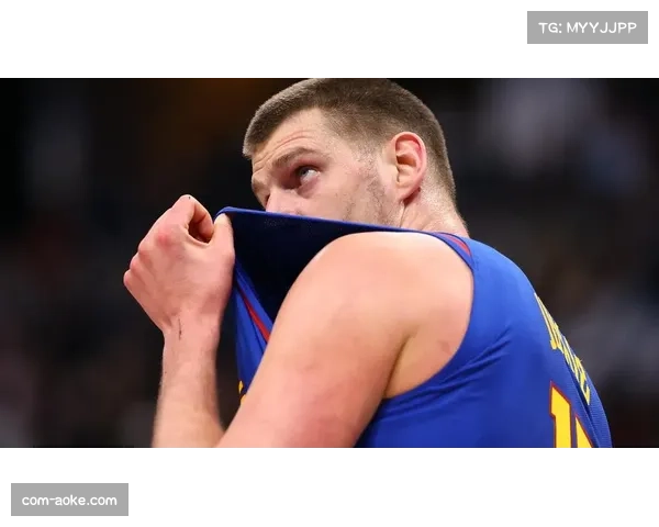 国王新秀克利福德表现抢眼砍下13分5篮板7助攻全能数据展现未来潜力 国王新秀克利福德表现抢眼砍下13分5篮板7助攻全能数据展现未来潜力